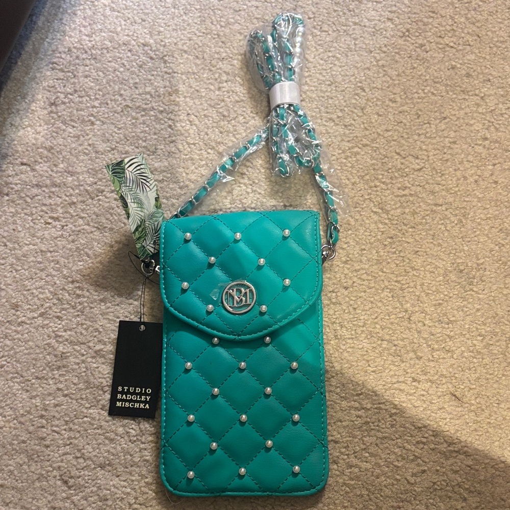 Crossbody strap phone case